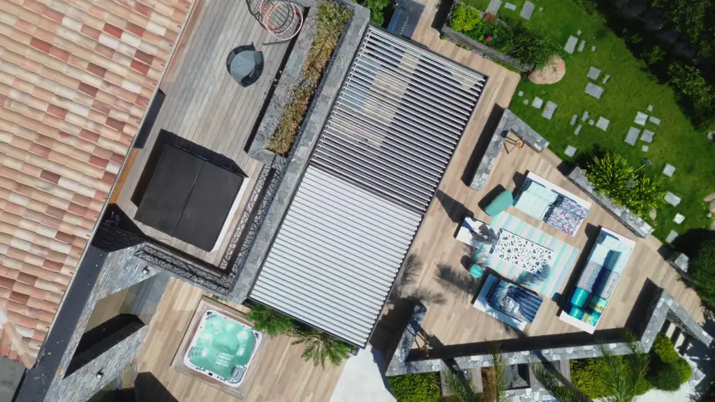 Casa Palma from the air: the villa and its pool, then the pergola from directly above as its louvres close.